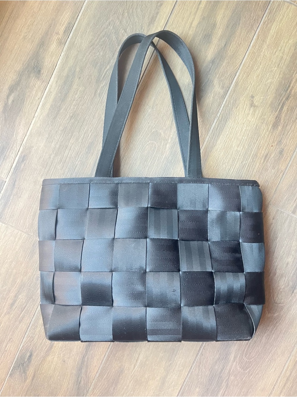 Harveys black seatbelt tote